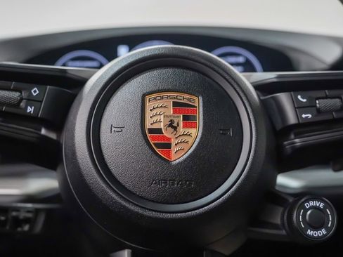 Certified 2025 Porsche Cayenne Coupe image 27