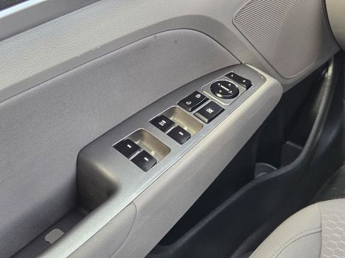 Used 2019 Hyundai Elantra SEL image 26