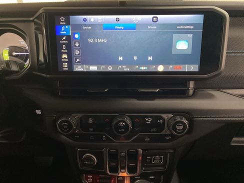 Used 2024 Jeep Wrangler Rubicon image 25