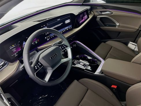 New 2025 Audi Q5 Prestige image 9