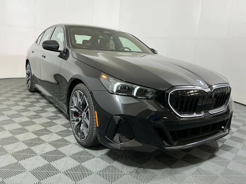 New 2027 BMW 530i xDrive w/ M Sport Package AWD/4WD image 4