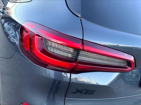 Used 2019 BMW X5 xDrive50i w/ M Sport Package image 28