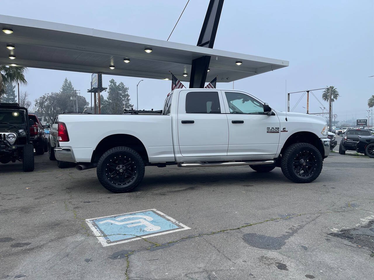 Used 2015 RAM 2500 Tradesman w/ Chrome Appearance Group AWD/4WD image 9