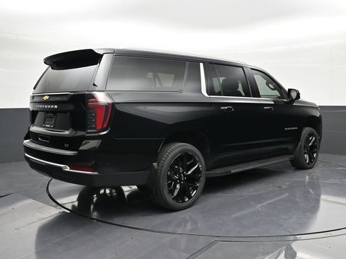 Used 2025 Chevrolet Suburban LT RWD image 5