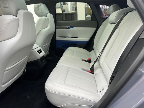 New 2026 Cadillac Optiq Luxury 2 image 15