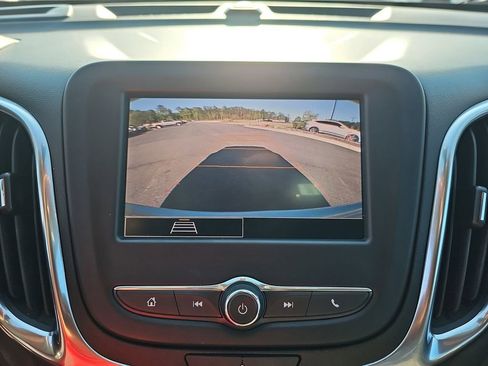 Used 2022 Chevrolet Equinox LT FWD image 27
