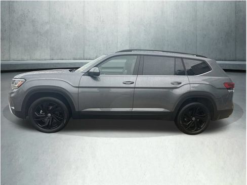 Used 2023 Volkswagen Atlas SE w/ Black Wheel Package AWD/4WD image 2