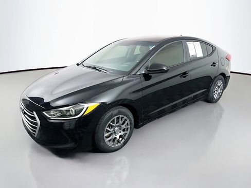 Used 2017 Hyundai Elantra SE image 3