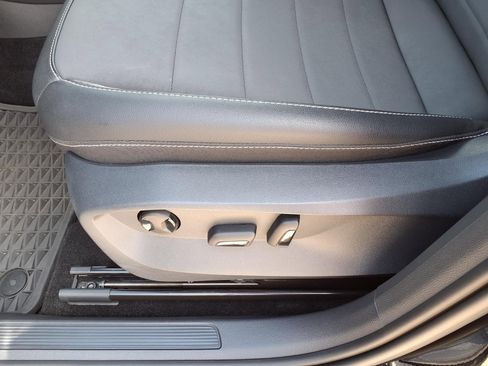 Used 2022 Volkswagen Taos SE image 22