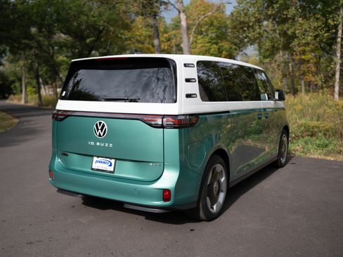 New 2025 Volkswagen ID. Buzz Pro S Plus image 8