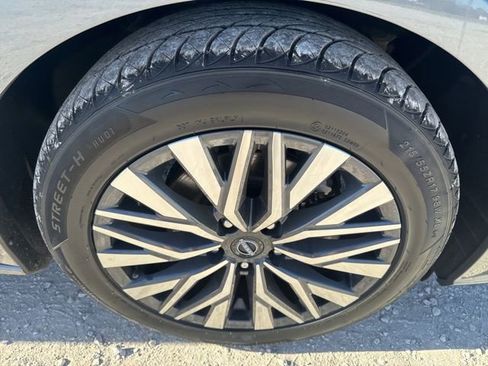 Used 2024 Nissan Altima 2.5 SV image 26