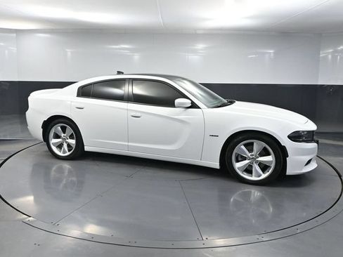 Used 2016 Dodge Charger R/T RWD image 4