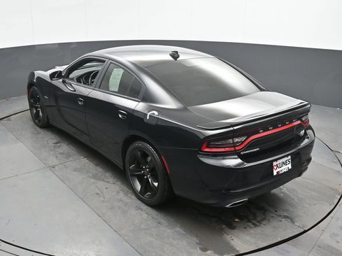 Used 2018 Dodge Charger R/T image 40