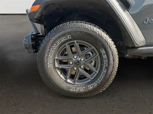 Used 2021 Jeep Wrangler Unlimited Rubicon 4xe w/ Advanced Safety Group image 10