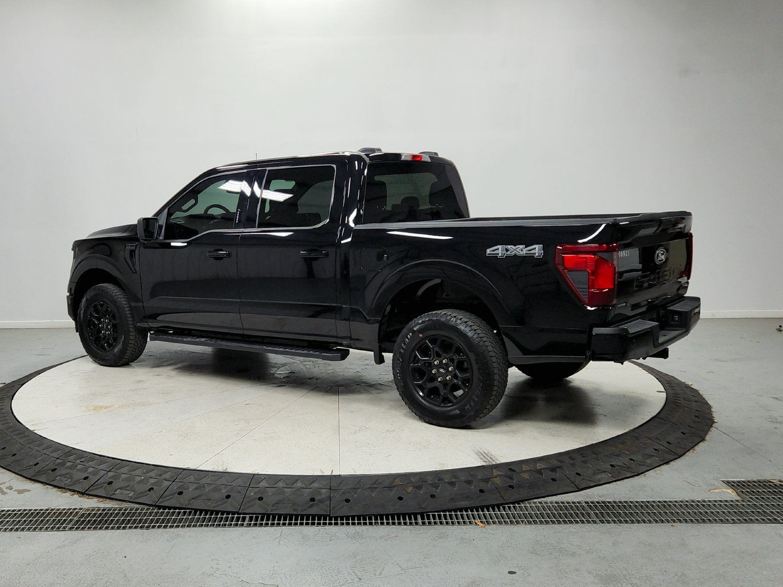 Used 2024 Ford F150 XLT w/ XLT Black Appearance Package AWD/4WD image 6