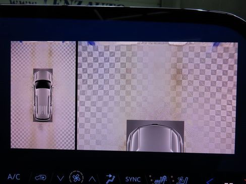 Used 2024 Chevrolet Traverse RS image 17