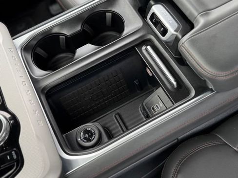 Used 2025 Ford Expedition Active AWD/4WD image 33