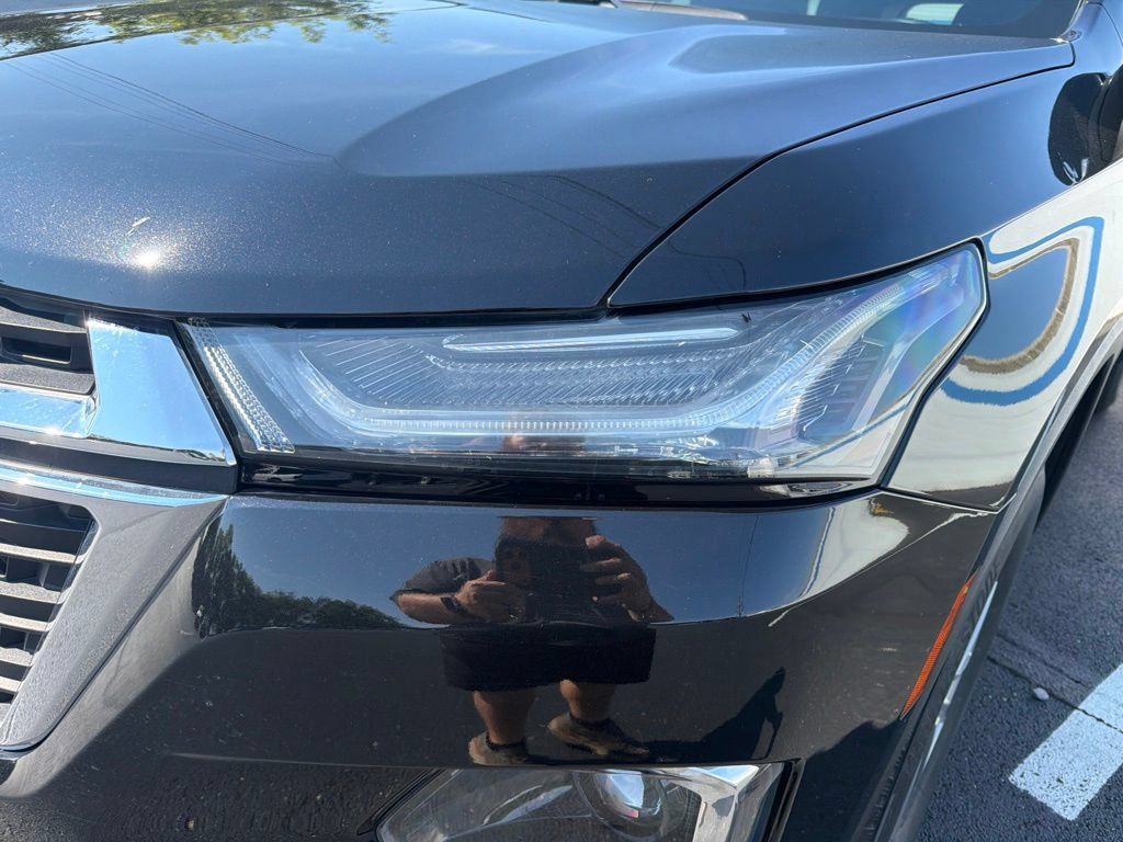 Used 2023 Chevrolet Traverse LT FWD image 9