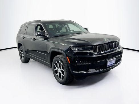 Used 2023 Jeep Grand Cherokee L Limited AWD/4WD image 3