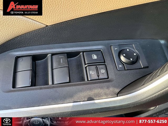 Used 2022 Toyota RAV4 LE AWD/4WD image 21