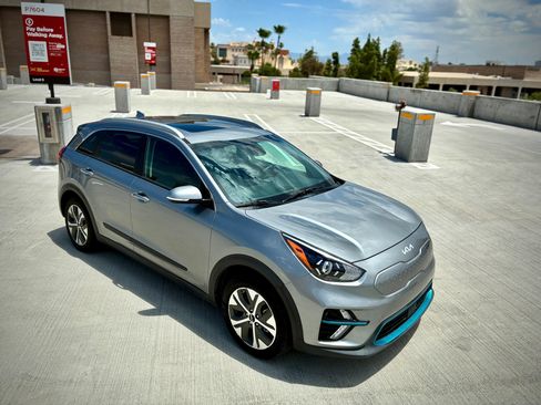 Used 2022 Kia Niro EX Premium FWD image 13