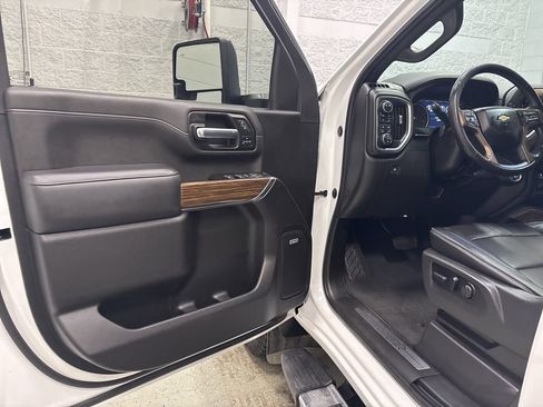 Used 2022 Chevrolet Silverado 3500 High Country w/ Z71 Off-Road Package image 13