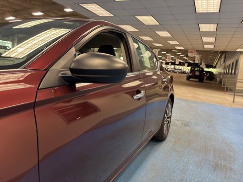 Used 2024 Nissan Altima 2.5 SV FWD image 15