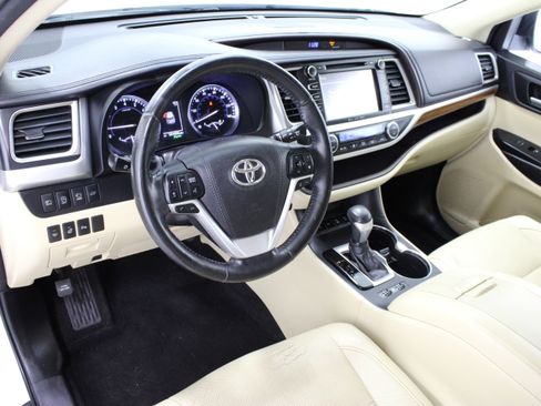 Used 2017 Toyota Highlander Limited Platinum AWD/4WD image 13