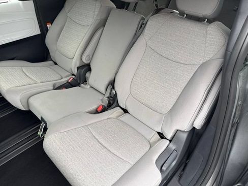 Used 2026 Toyota Sienna LE FWD image 22