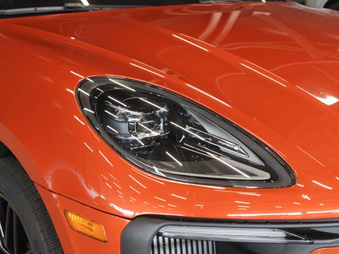 Certified 2022 Porsche Macan GTS AWD/4WD image 27