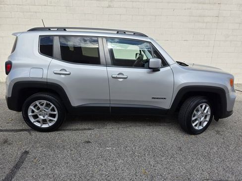 Used 2019 Jeep Renegade Latitude w/ Cold Weather Group image 6
