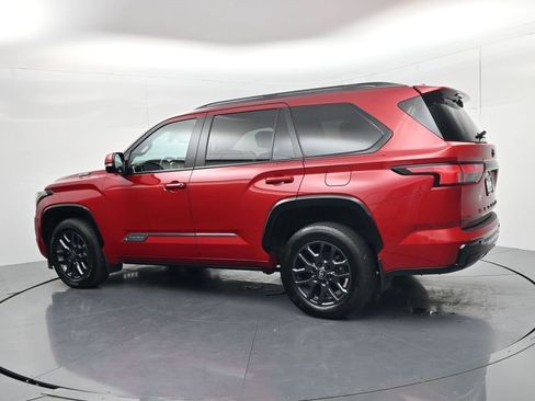Used 2025 Toyota Sequoia Platinum AWD/4WD image 5