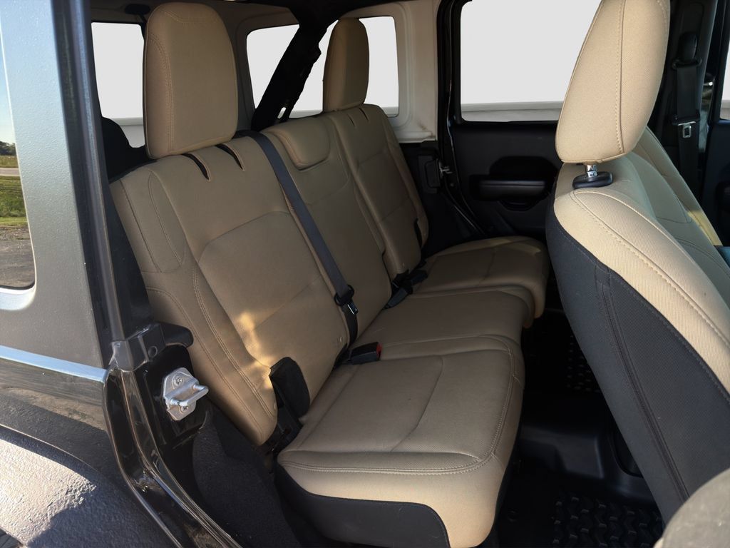 Used 2018 Jeep Wrangler Unlimited Sport S AWD/4WD image 19