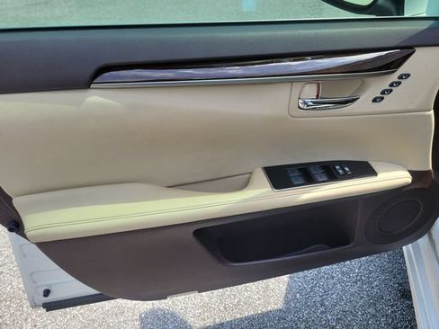 Used 2017 Lexus ES 350 w/ Luxury Package FWD image 9