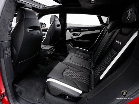 Used 2024 Lamborghini Urus S AWD/4WD image 48