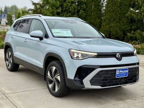 New 2025 Volkswagen Taos SE image 1