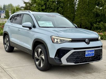 New 2025 Volkswagen Taos SE