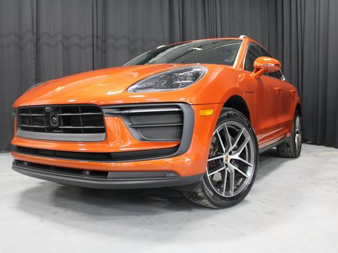 Certified 2025 Porsche Macan image 12