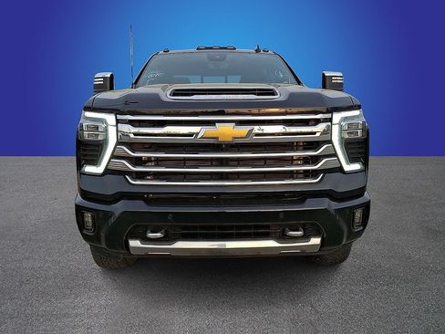 Used 2024 Chevrolet Silverado 3500 High Country w/ High Country Premium Package AWD/4WD image 2