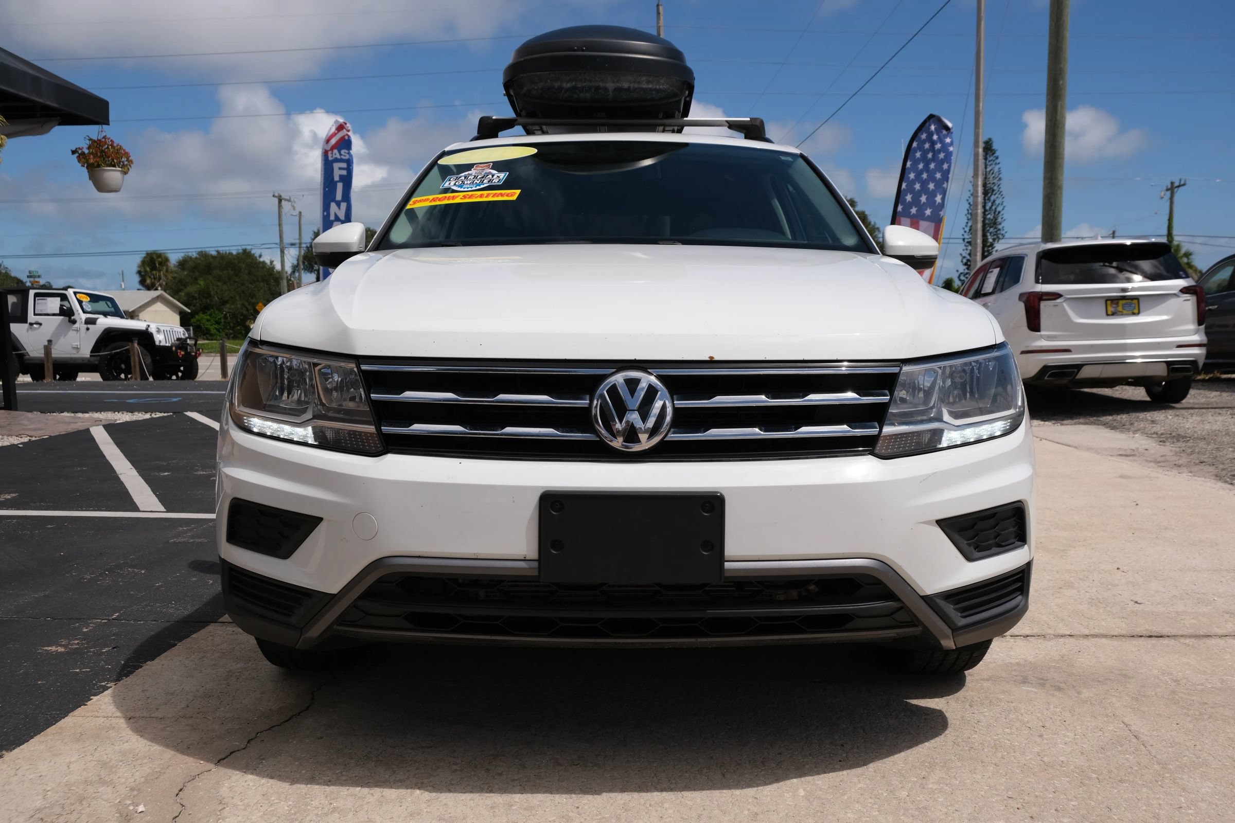 Used 2018 Volkswagen Tiguan SE w/ Panoramic Sunroof Package AWD/4WD image 2