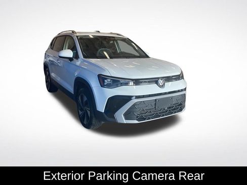Used 2025 Volkswagen Taos SE AWD/4WD image 14