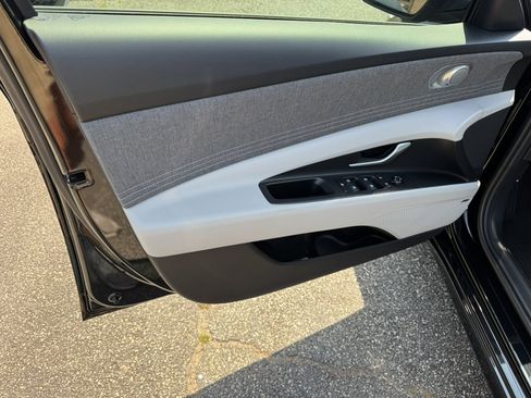 New 2025 Hyundai Elantra Limited w/ Cargo Package image 10