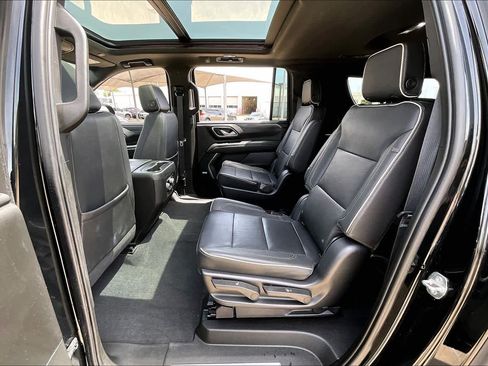 Used 2023 GMC Yukon XL SLT AWD/4WD image 21
