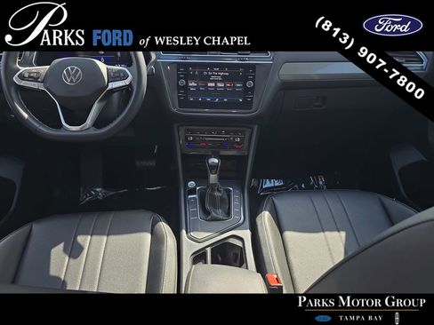 Used 2023 Volkswagen Tiguan SE w/ Panoramic Sunroof Package image 10