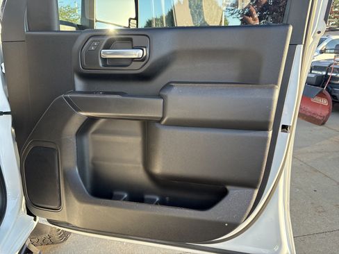 Used 2022 Chevrolet Silverado 2500 Custom w/ Custom Convenience Package AWD/4WD image 17