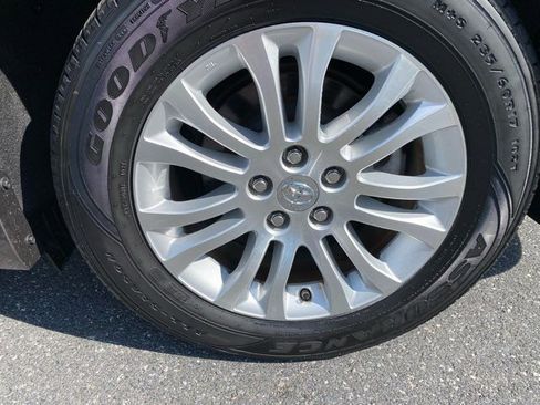 Used 2017 Toyota Sienna XLE image 33