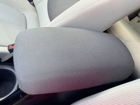 Used 2021 Toyota Corolla LE FWD image 37