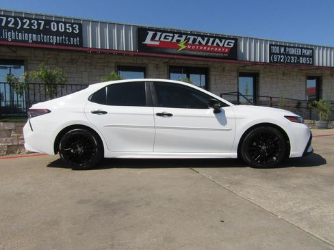 Used 2021 Toyota Camry SE FWD image 5
