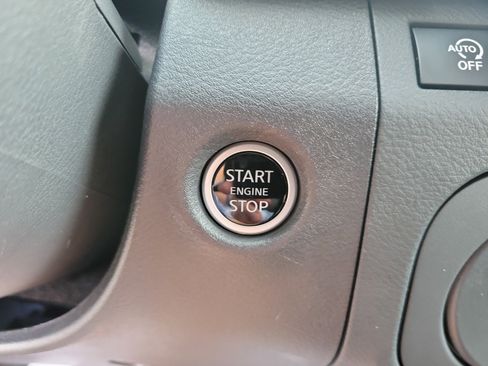 Used 2025 Nissan Frontier SV image 26