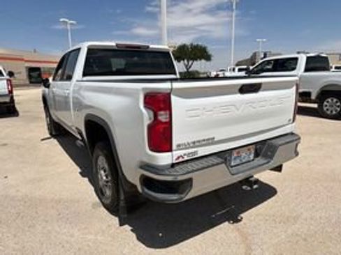 Used 2023 Chevrolet Silverado 2500 LT w/ Convenience Package AWD/4WD image 4